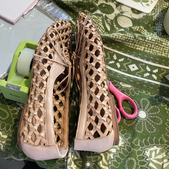 Jeffrey Campbell Leather Open Weave Tie Shoes.  Size 8US, 39EU.  EUC. Neutral - Picture 3 of 13